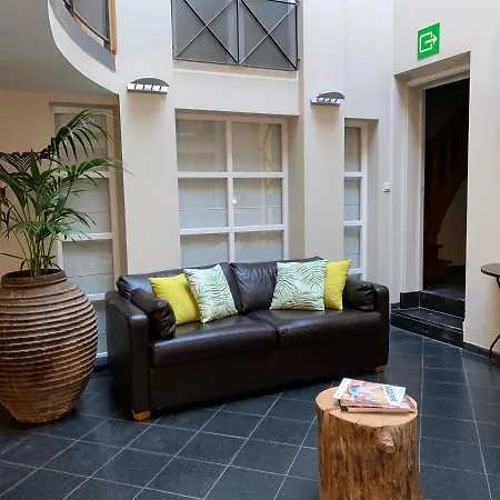 Cote Cour 호텔 더뷔