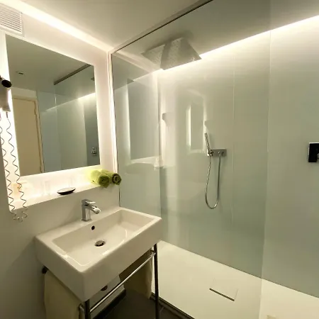 Cote Cour 호텔 더뷔