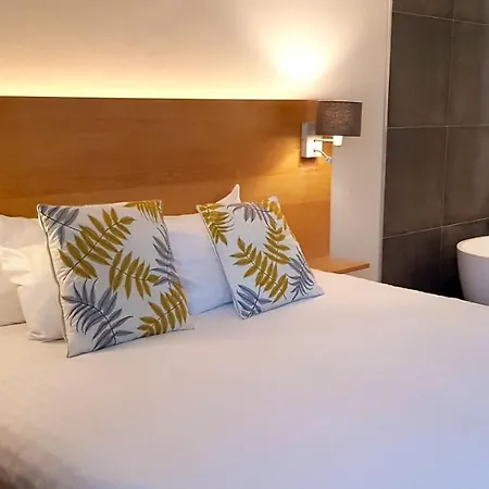 Cote Cour 호텔 더뷔