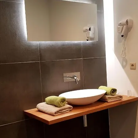 Cote Cour 호텔 더뷔